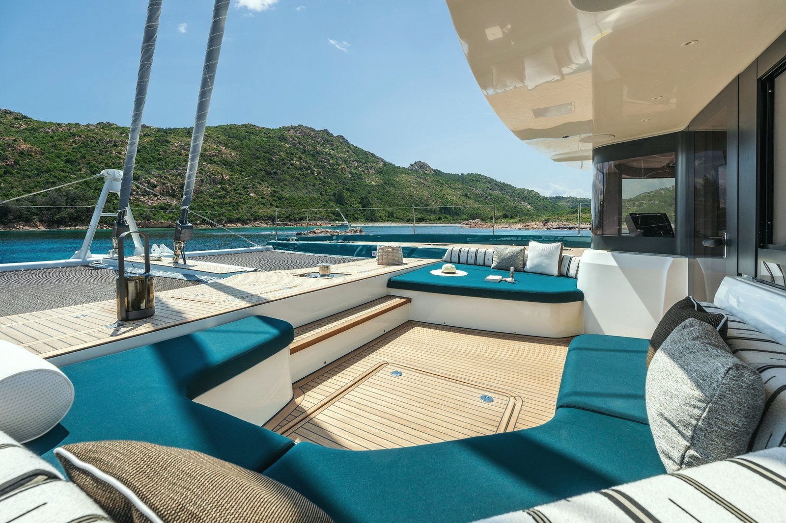 Forward deck lounge